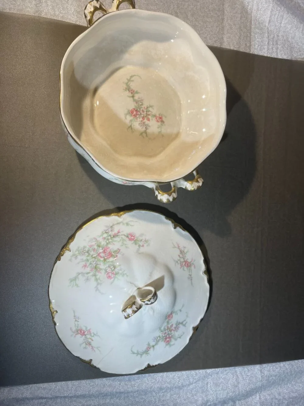 Taylor Smith & Taylor USA Lidded Round Bowl China Gold Band #12425 (860) (note)